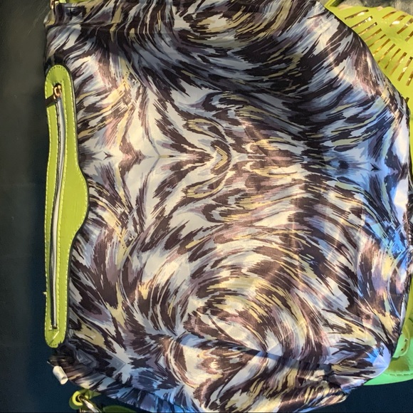 💚 “Handbag Republic" lime green & gold NWOT - Picture 6 of 8